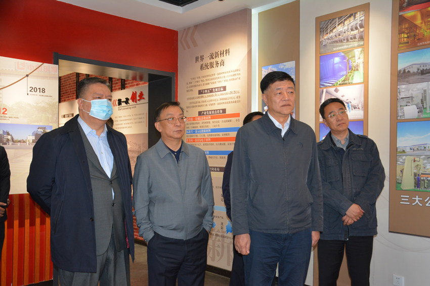 集團公司副總經(jīng)理李洪到中國樂凱調(diào)研指導