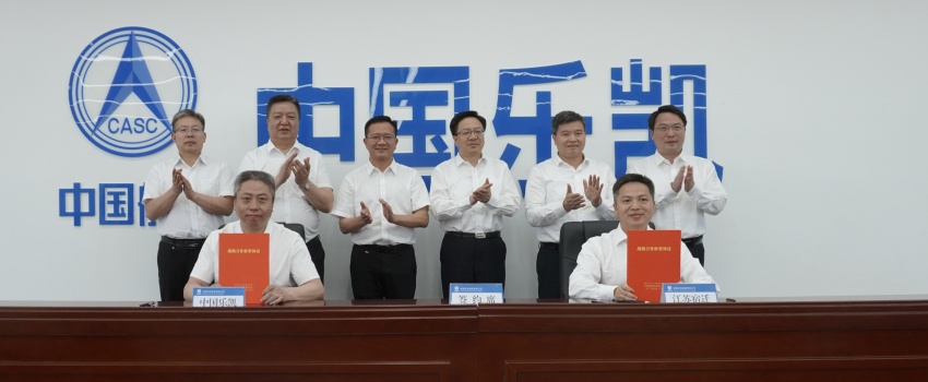 中國樂凱與宿遷市簽訂合作協(xié)議 侯景濱、李東會見宿遷市委書記陳忠偉并共同見證簽約