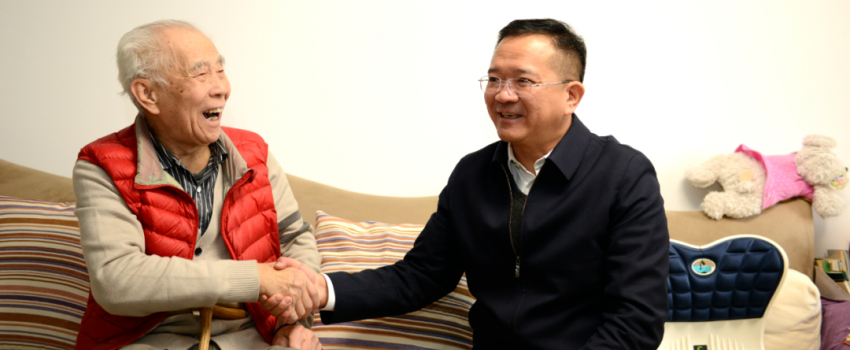 中國樂凱黨委領(lǐng)導(dǎo)看望慰問樂凱老領(lǐng)導(dǎo)、老專家、老干部和生活困難職工